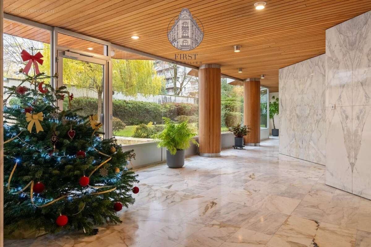 Appartement à NEUILLY-SUR-SEINE