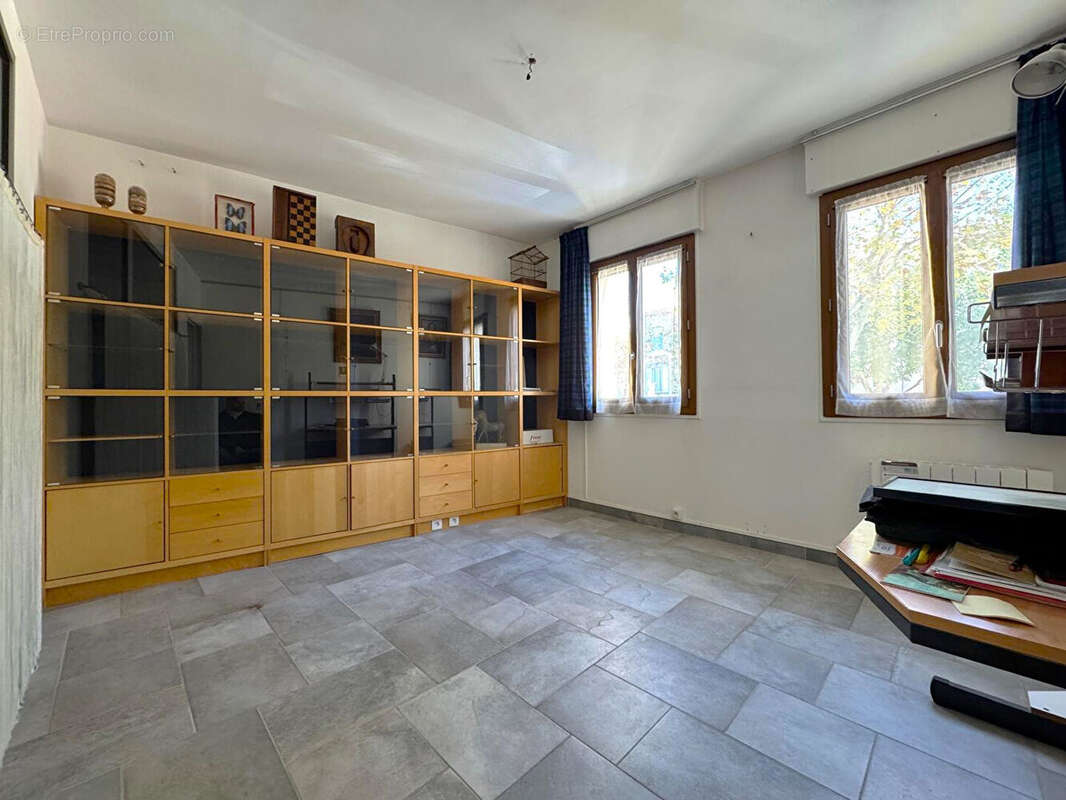 Appartement à BAGNOLS-SUR-CEZE