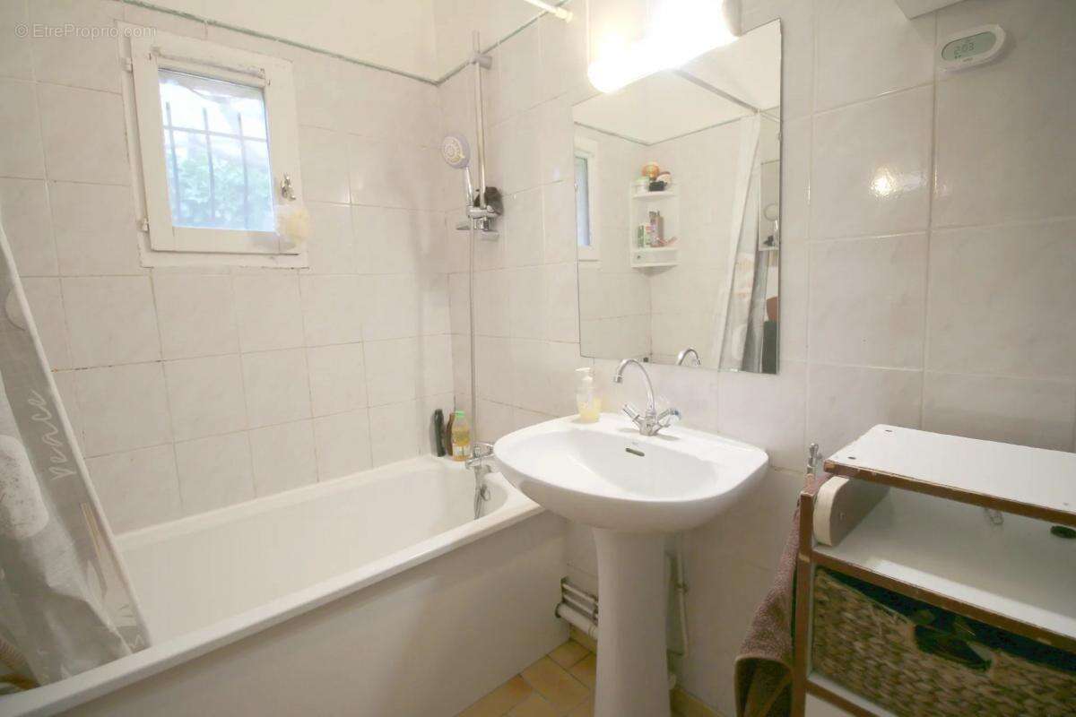 Maison à TOURRETTES