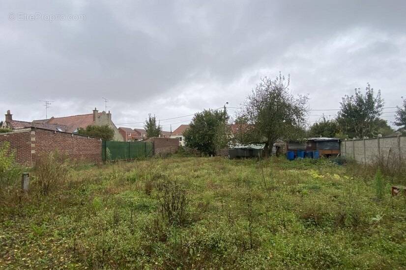 Terrain à FONTAINE-NOTRE-DAME