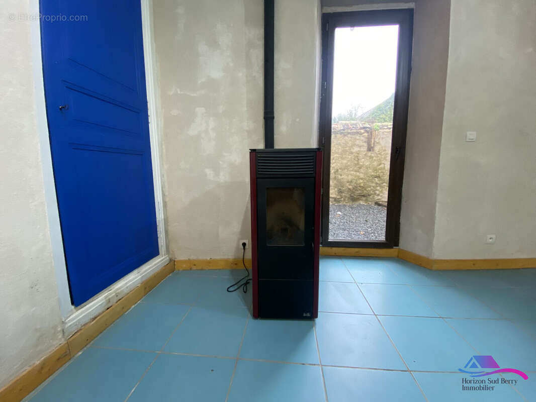 POELE A GRANULES - Maison à CHATEAUMEILLANT