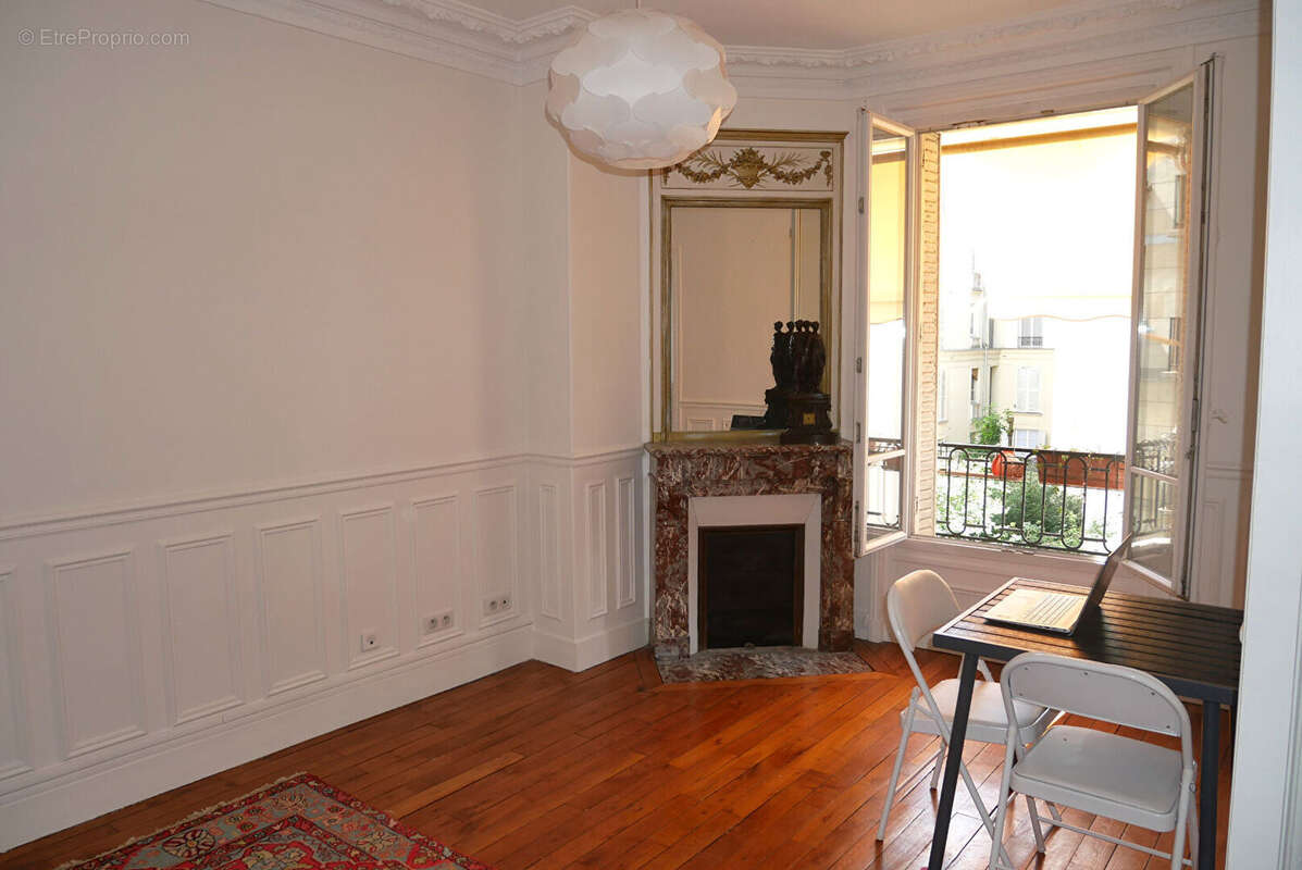 Appartement à PARIS-16E