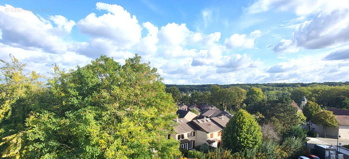 Appartement à LES CLAYES-SOUS-BOIS