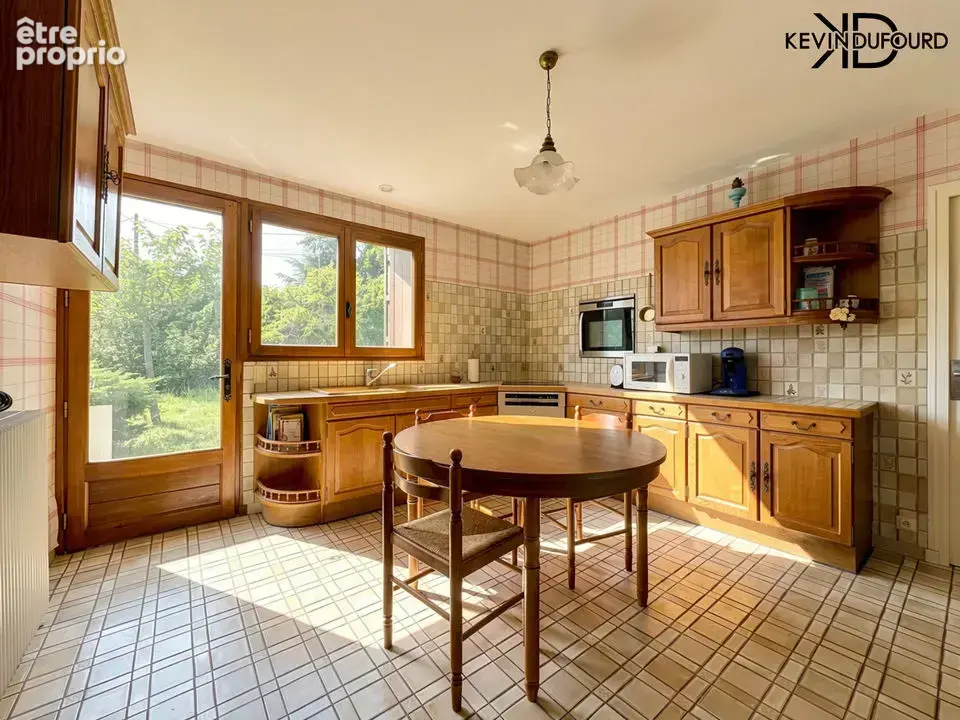 Maison 8 pièces 220 m² à vendre à Vesseaux (07200) - photo 2