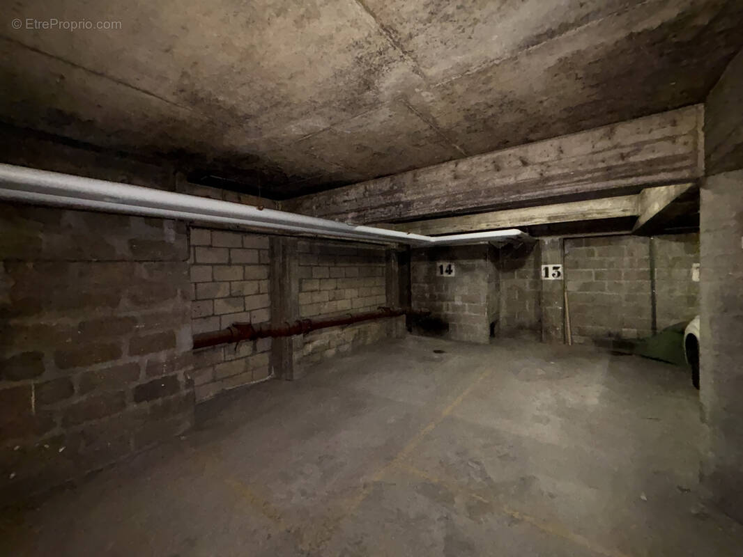 Parking à PARIS-14E