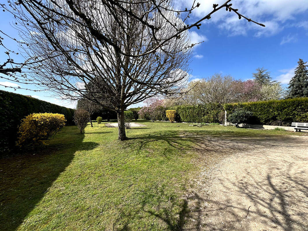 Terrain à NEUILLY-LES-DIJON