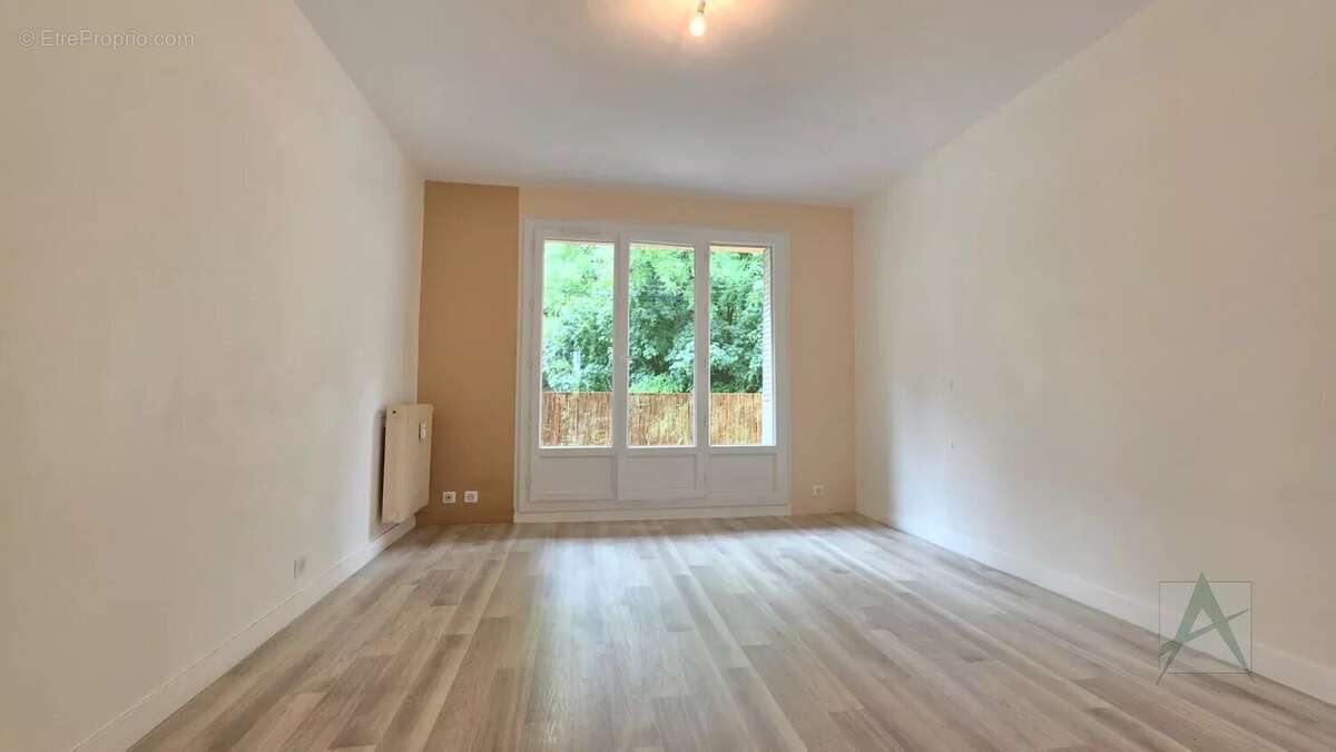 CHAMBERY - T4 2ème étage centre ville - photo 5