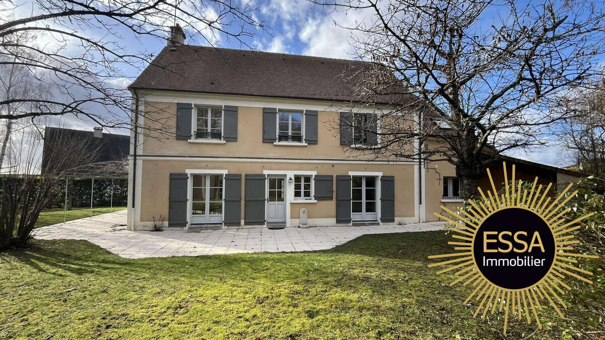 Maison à SAINT-NOM-LA-BRETECHE