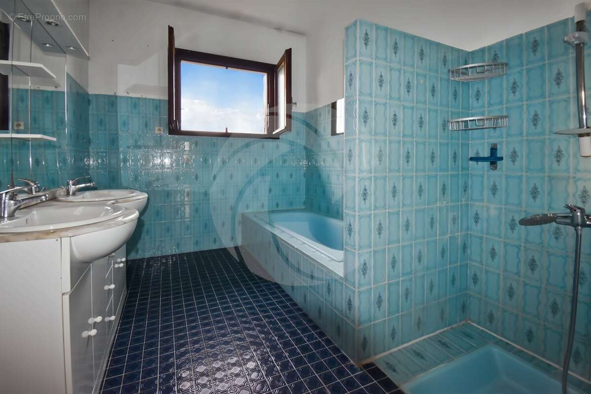 Maison à SAINT-ETIENNE-DE-TULMONT