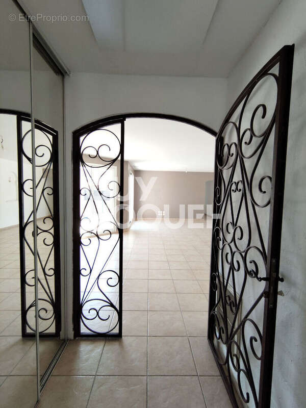 Maison 3 faces T4 de108m2, piscine, terrain 385m2 - photo 2