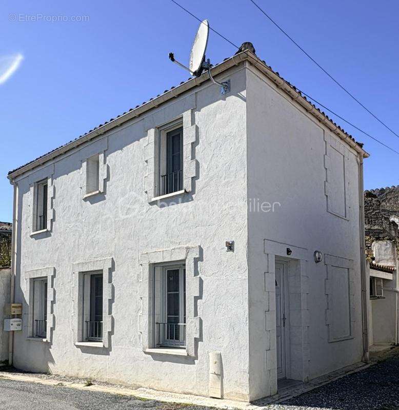 Maison récente 2 chambres avec extérieur – centre-bourg de cozes - photo 12