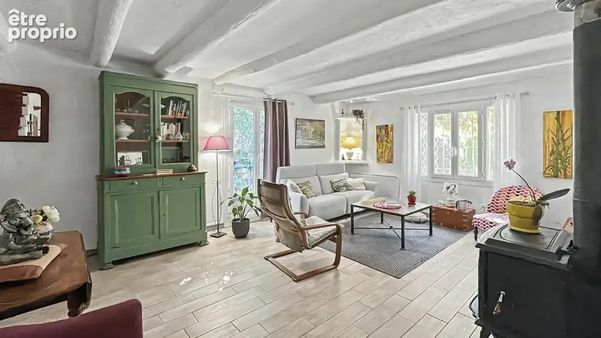 Mas en campagne d'Arles avec habitation familiale, deux gîtes, piscine, dépendances et grand jardin arboré - photo 10