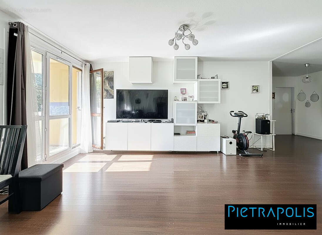 Appartement à SAINT-GENIS-LAVAL