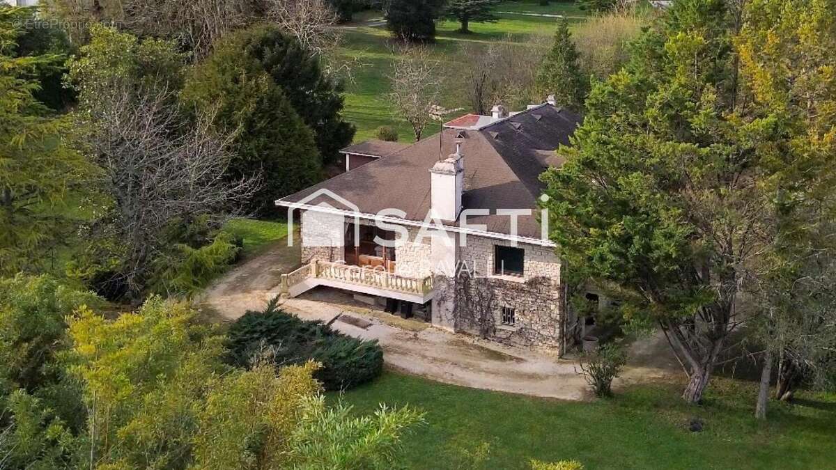Maison 300 m² à Nersac  - photo 2