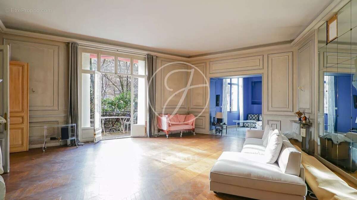 Appartement à PARIS-16E