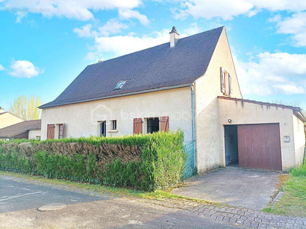 Maison au cœur du village de Cazals : Calme & Commodités à portée de main - photo 2