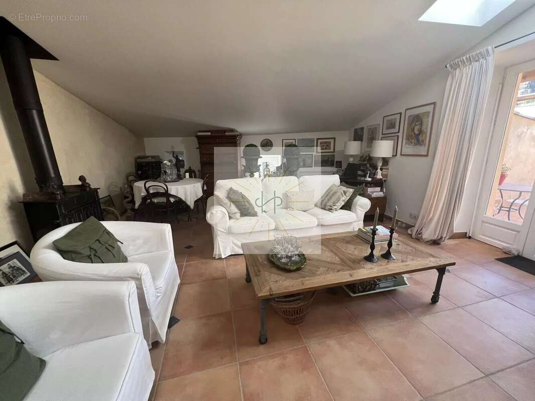Maison à ALBA-LA-ROMAINE