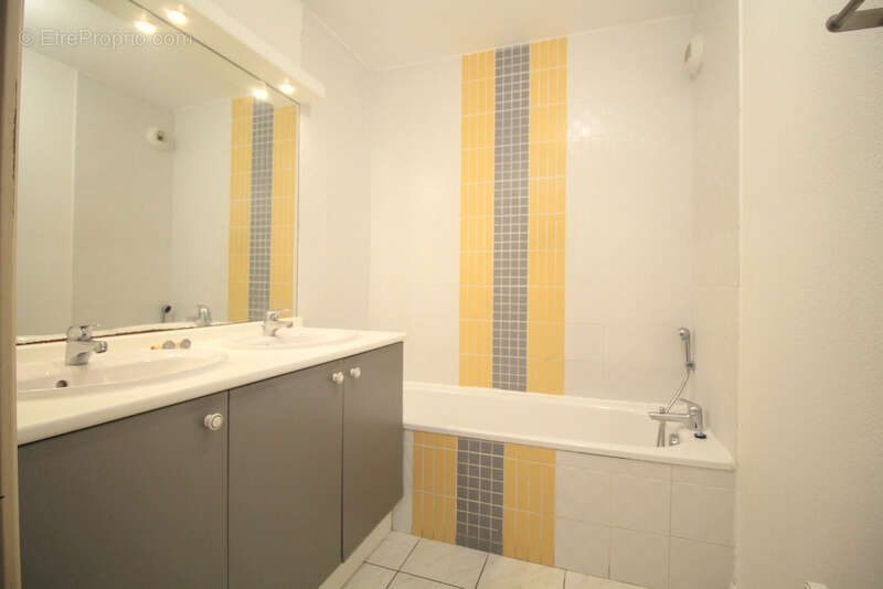 Bel appartement T3 avec terrasse, jardin, place de stationnement à Balaruc-Les-Bains - photo 8