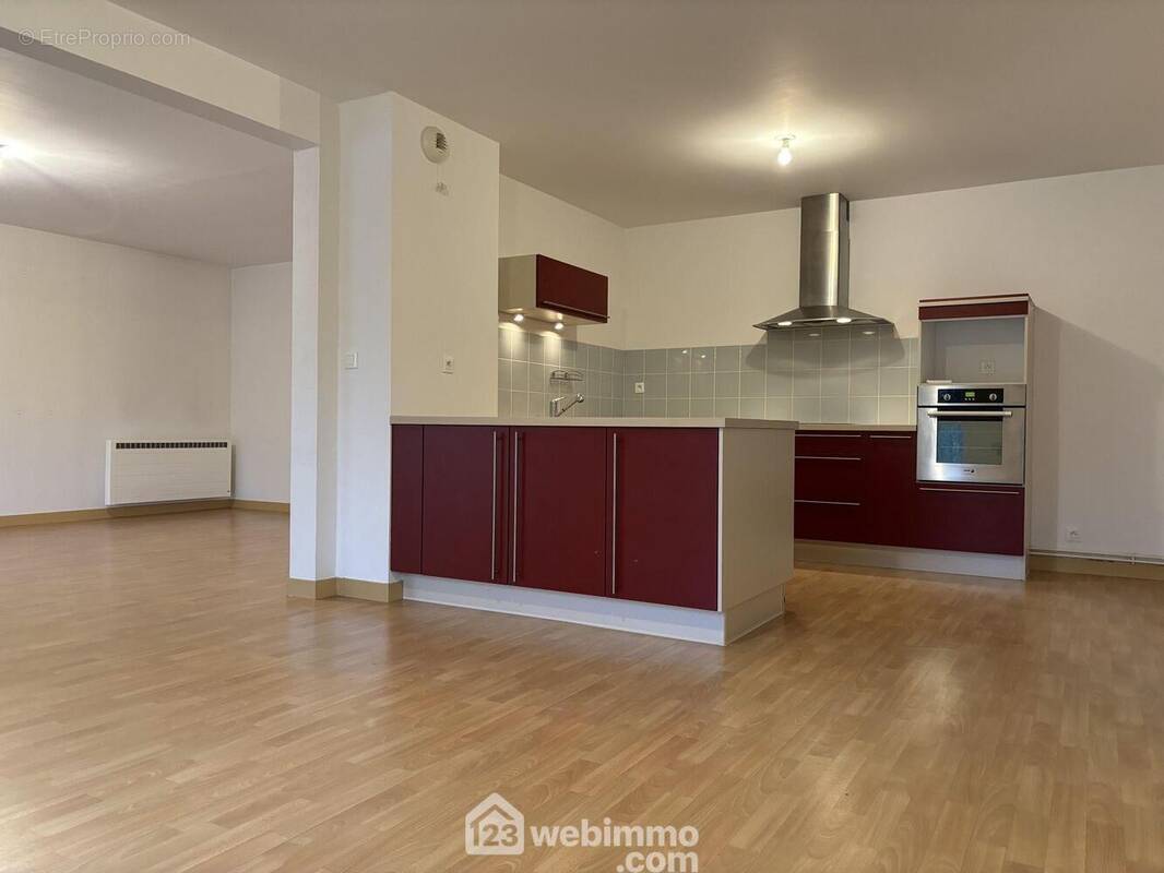 Une pièce de vie généreuse pour une surface totale de 53 m2. - Appartement à CHASSENEUIL-DU-POITOU