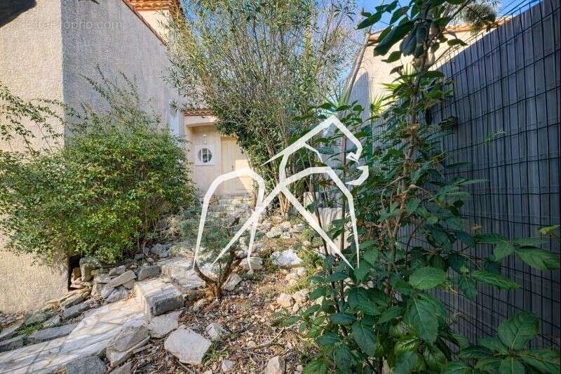 Maison à COURNONSEC