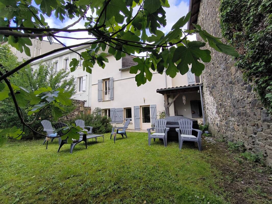 Maison à SAINT-JUNIEN