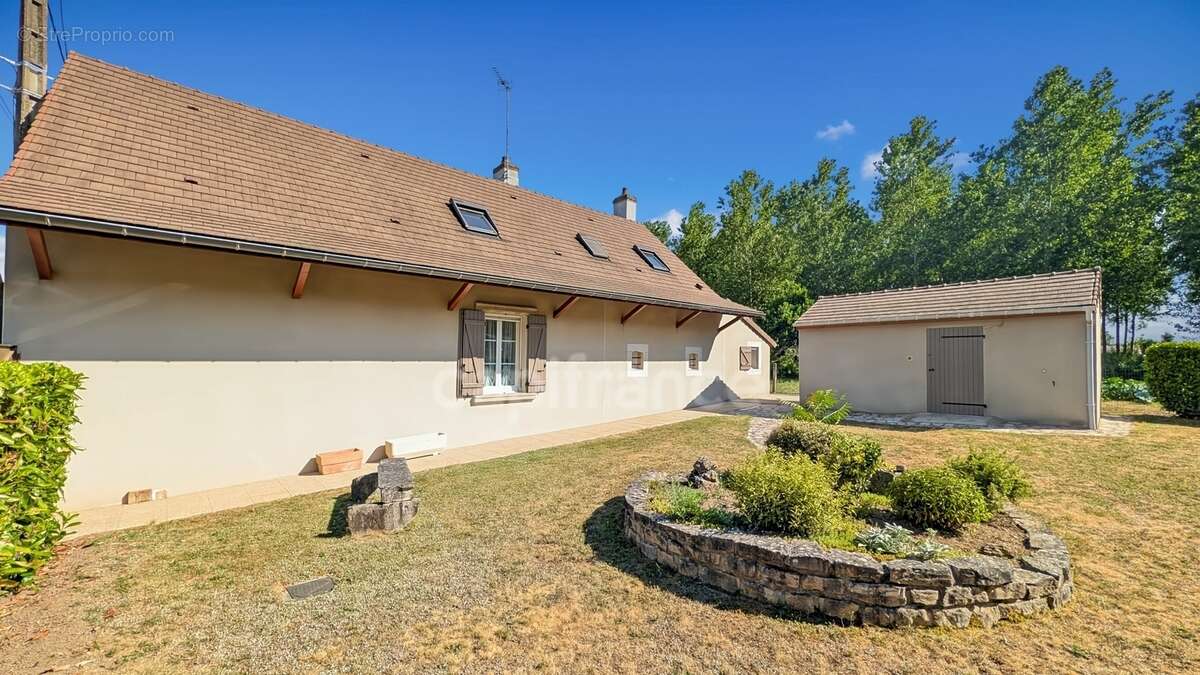 BEY (71) à vendre maison de 131.18 m² 5 pièces 4 chambres terrain de 1046 m² - photo 2