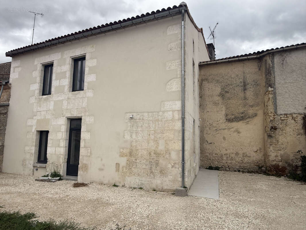 GOND-PONTOUVRE   Magnifique maison en pierre entièrement rénovée   Coup de cœur assuré ! - photo 4