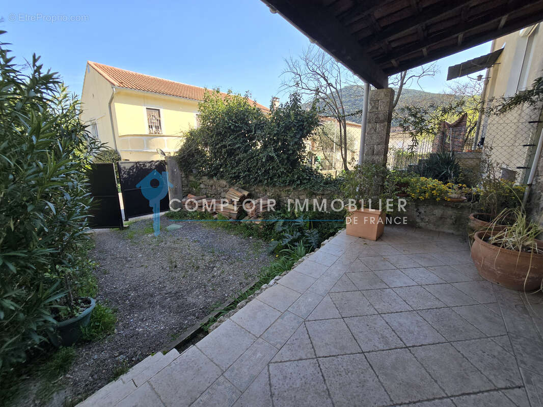 À VENDRE   Charmante maison de village rénovée de 115 m2 avec extérieur et parking privé - photo 7