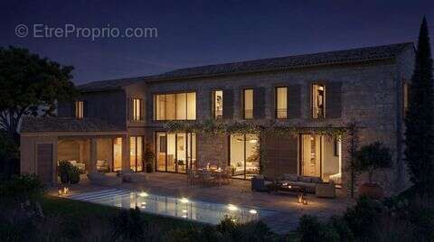 Maison 234 m² à Saint-Remy-De-Provence  - photo 2