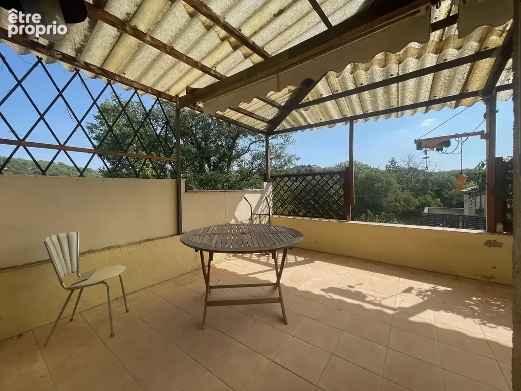 Maison composee de deux logements sur terrain de 2162m2 - photo 3