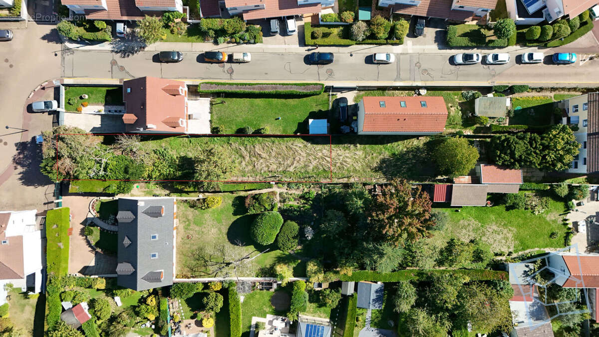 Terrain à VOISINS-LE-BRETONNEUX