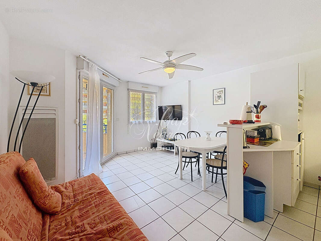 Appartement t2 avec parking à vendre en centre ville de cavalaire sur mer - golfe de saint tropez - photo 2