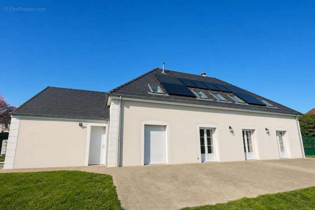 Maison de 232 m² avec jardin à Griselles - photo 2