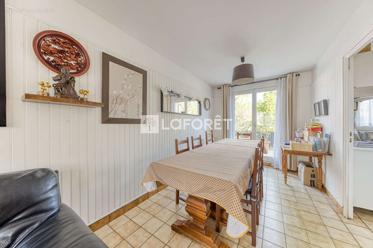 Appartement à EMERAINVILLE