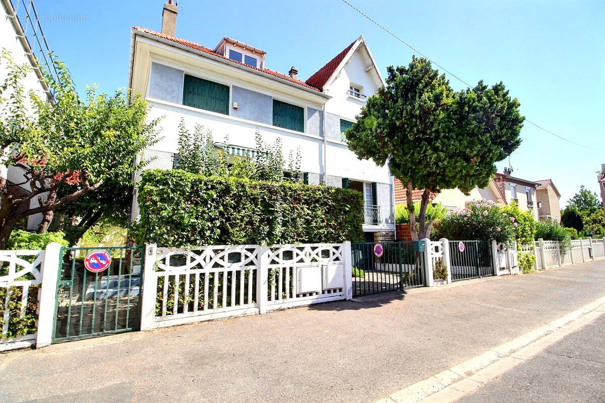 Maison à VILLENEUVE-LA-GARENNE