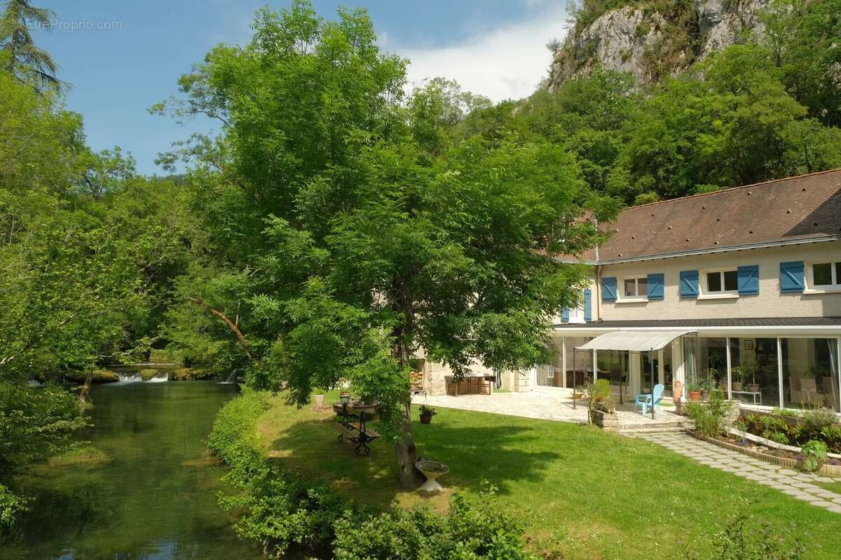 Maison à SAINT-CIRQ-LAPOPIE