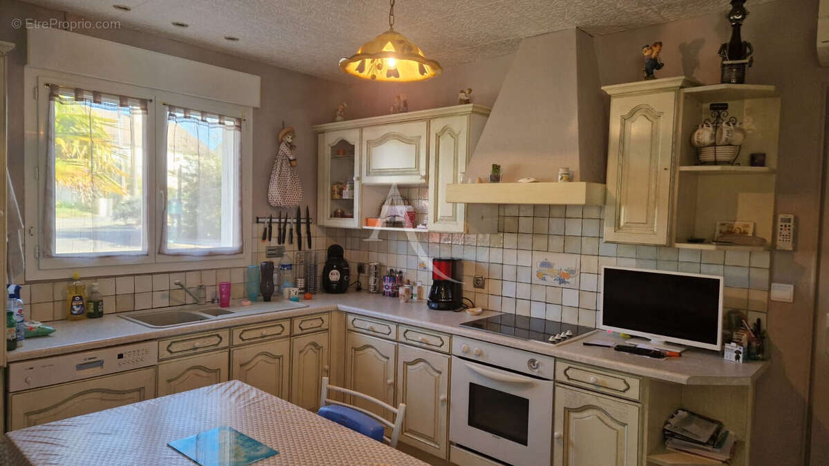 Maison à LA BAZOGE-MONTPINCON