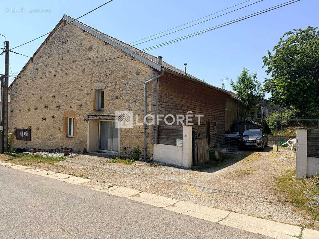 Maison en pierre rénovée ? Beaux volumes et vie de plain-pied - photo 3