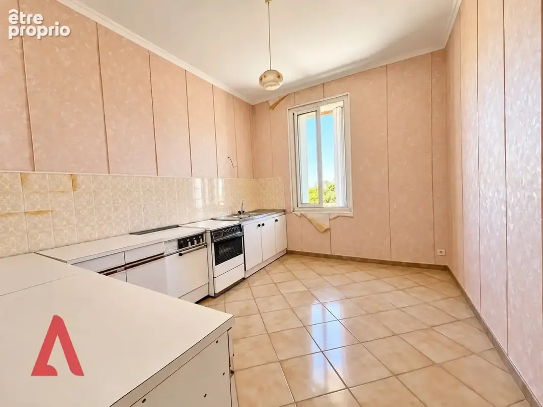 Élégante maison de caractère de 300 m²  Beaux volumes  Belle hauteur sous plafond - photo 18
