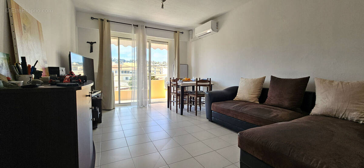 Appartement à VALLAURIS