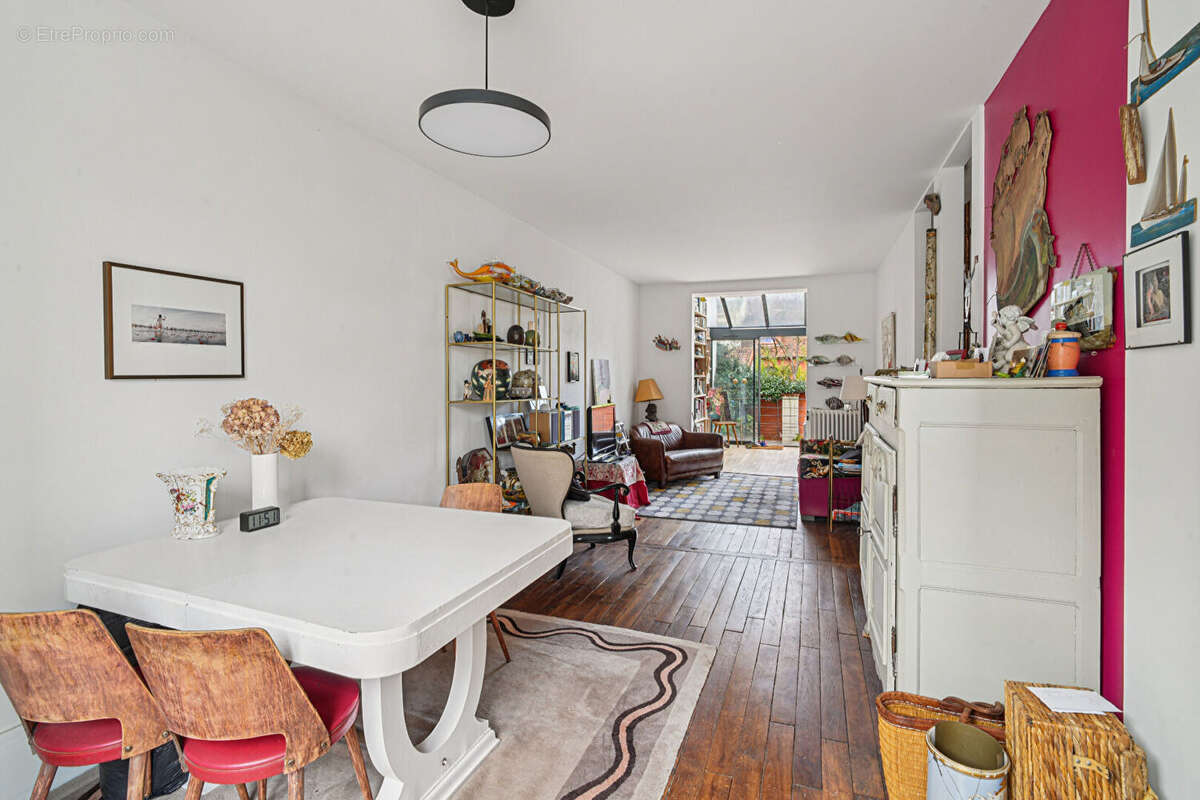 Appartement à LES LILAS