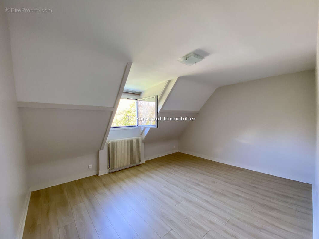 Maison à LA CELLE-SAINT-CLOUD