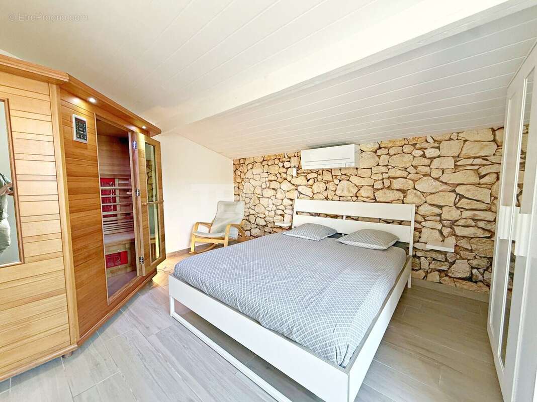 Appartement à VIC-LA-GARDIOLE