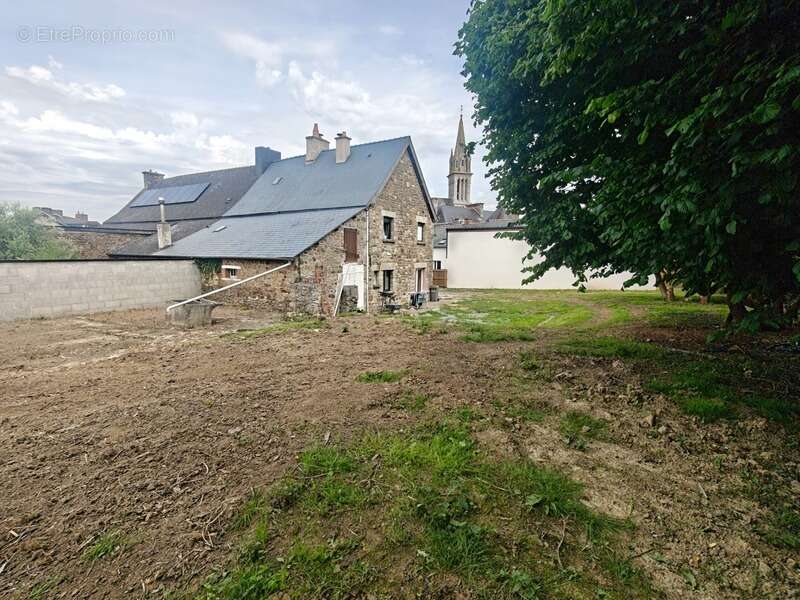 Maison à PLOUASNE