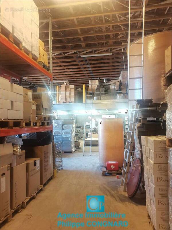 Photo 1 - Commerce à PUISSALICON