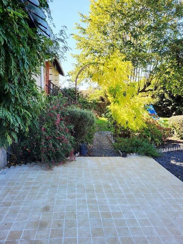 Maison à CHATEAUPONSAC