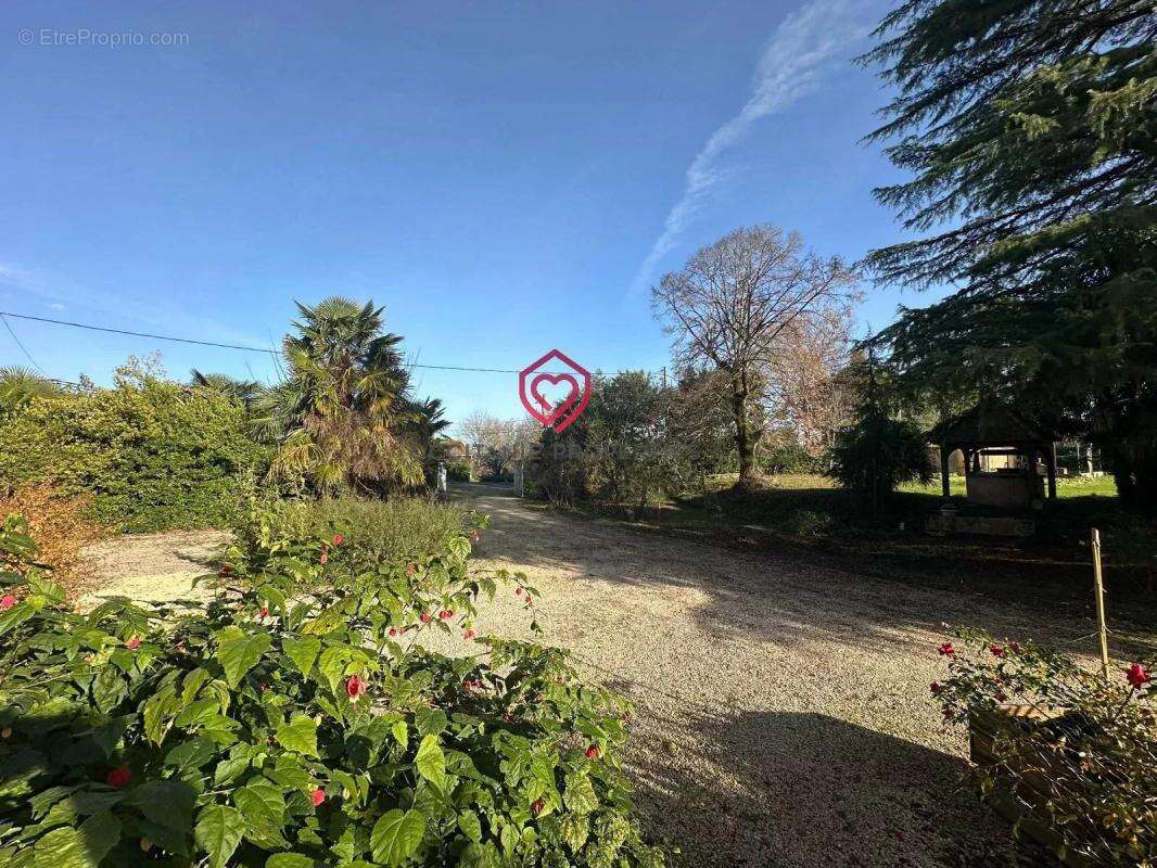 Propriété de Prestige avec Gîtes, Piscine et Fort Potentiel Touristique à Vendre près de Nogaro, Gers (Occitanie) - photo 28