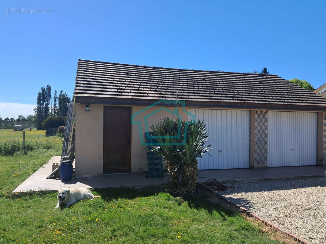 Maison à HOUDAN