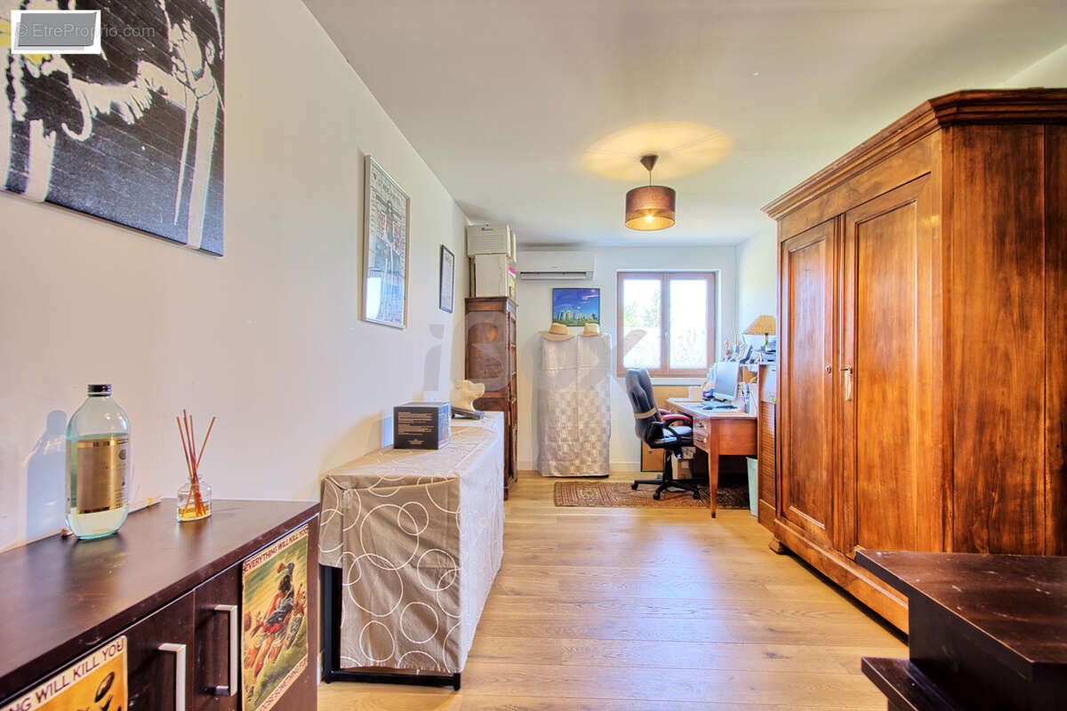 Appartement à SOLLIES-VILLE