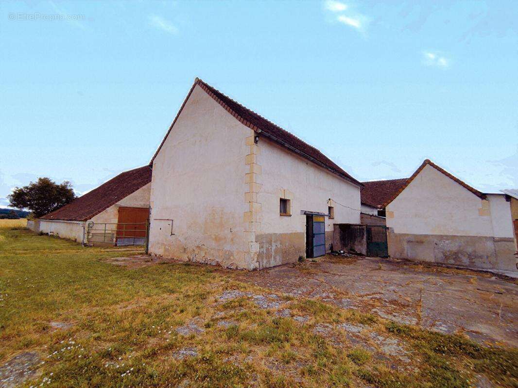 Maison De Pays Chambon 4 pièce(s)  grandes dépendances - photo 6